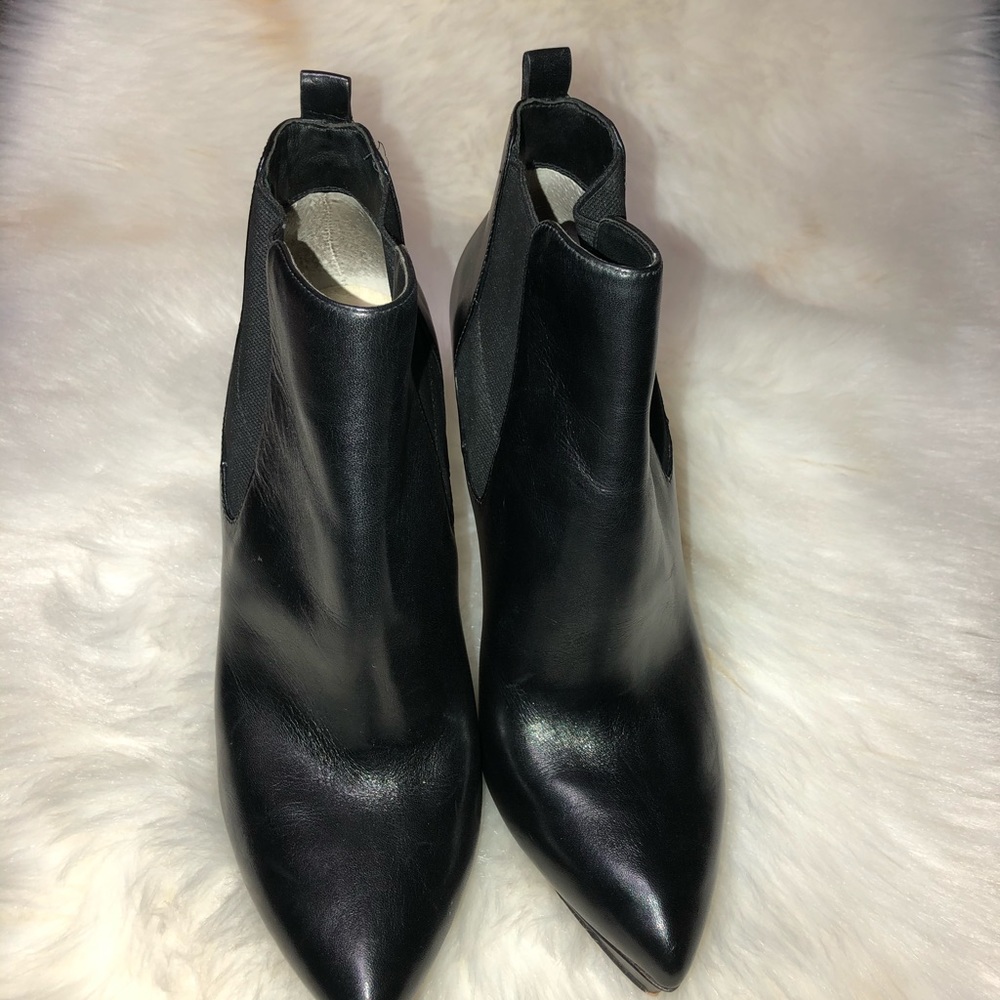 🔥 Micheal Kors Booties